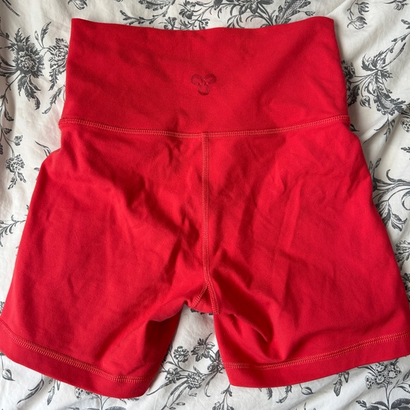 Aritzia Pants - Aritzia TNA BUTTER Hi-Rise biker shorts